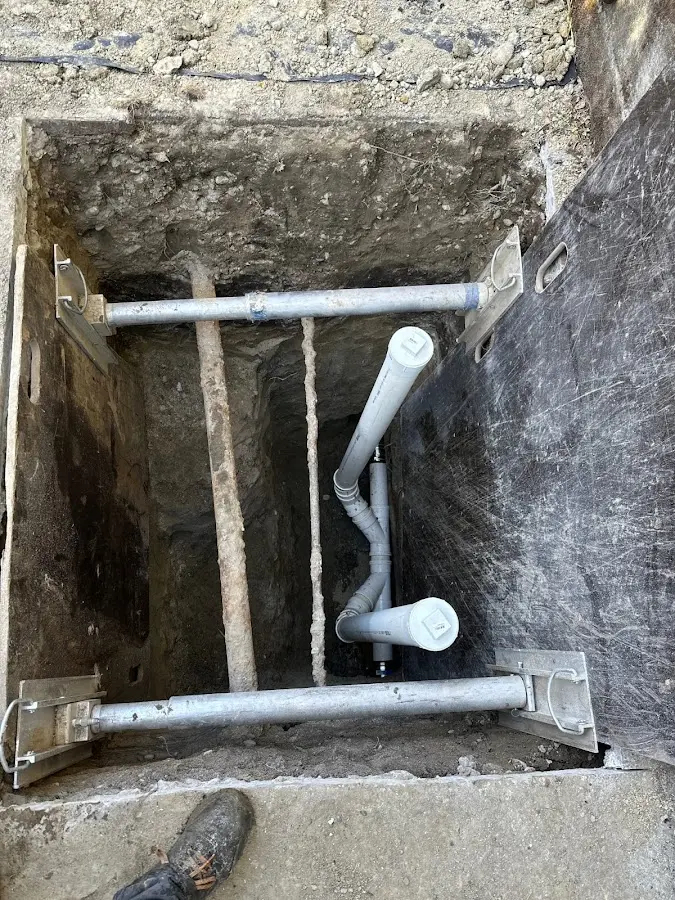 Experienced plumber completing Drain Cleaning work in Salinas